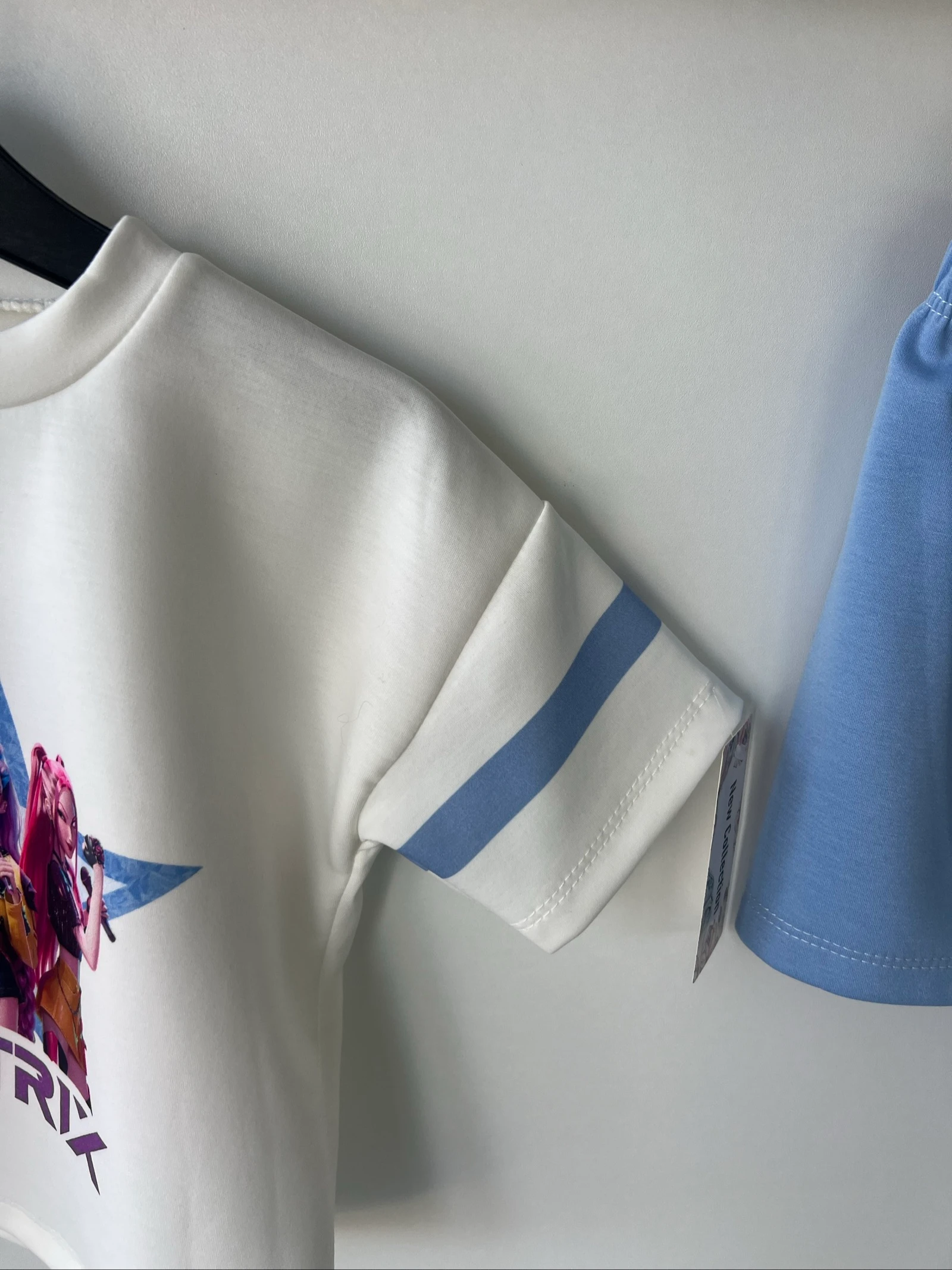 💙 Conjunto infantil Huntrix azul – T-shirt + Short 💙 – photo 5
